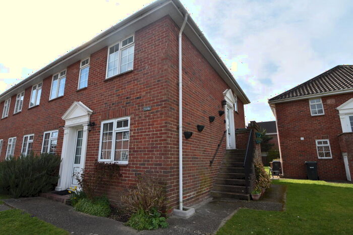 2 Bedroom Flat For Sale In White Ladies Close, Havant, PO9