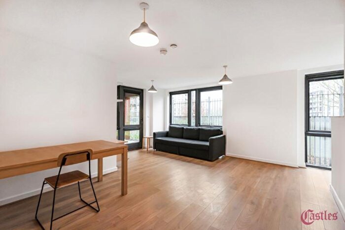 2 Bedroom Flat To Rent In Southwold Road, Upper Clapton, E5