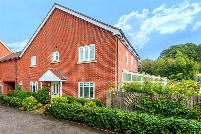 4 Bedroom Semi-Detached House To Rent In Sime Close, Guildford, GU3