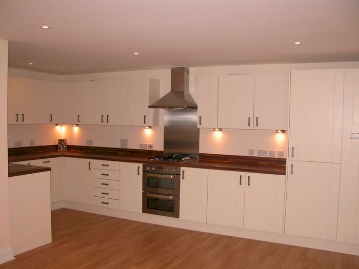 3 Bedroom House To Rent In Hatherleigh Close, Morden, Surrey, SM4