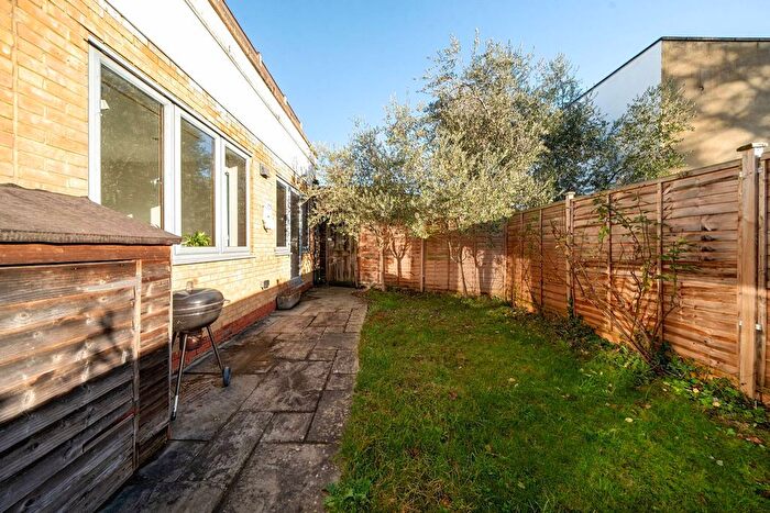 2 Bedroom Flat For Sale In Uxbridge Road, Ealing, London, W13