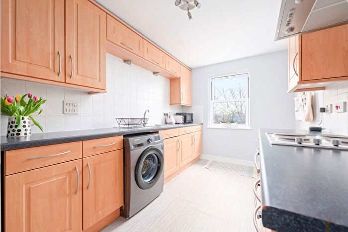 2 Bedroom Flat For Sale In Edmund Place, Dunfermline, KY12