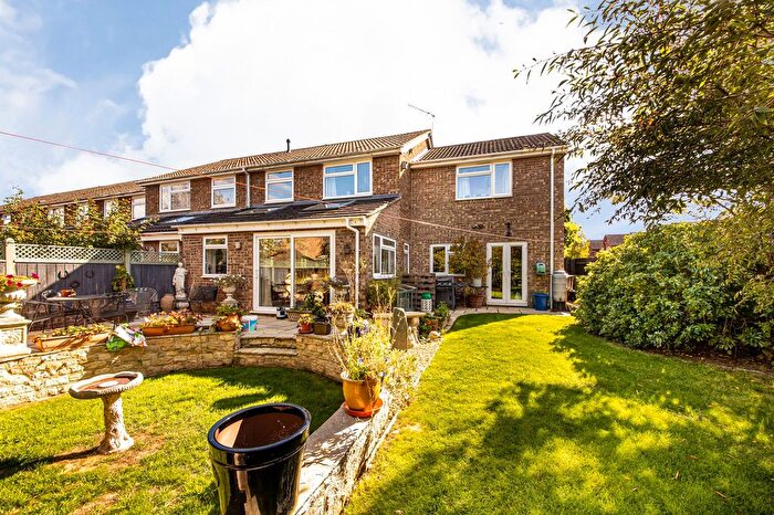 4 Bedroom Semi-detached House For Sale In Ely Close, Abingdon, OX14