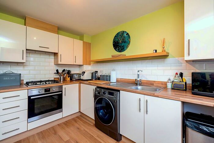 3 Bedroom End Of Terrace House For Sale In Priors Grove Close, Warwick, Warwickshire, CV34
