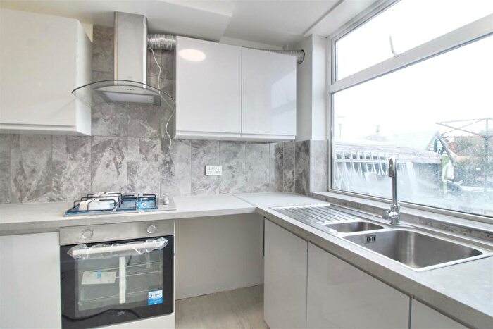 2 Bedroom Apartment To Rent In Cavendish Road, Emmer Green, Reading, RG4