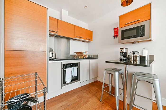 1 Bedroom Flat To Rent In London Road, Twickenham, TW1