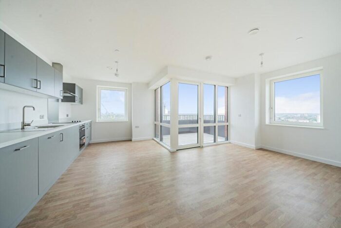 2 Bedroom Flat To Rent In St Pauls Road, Barking, London, IG11