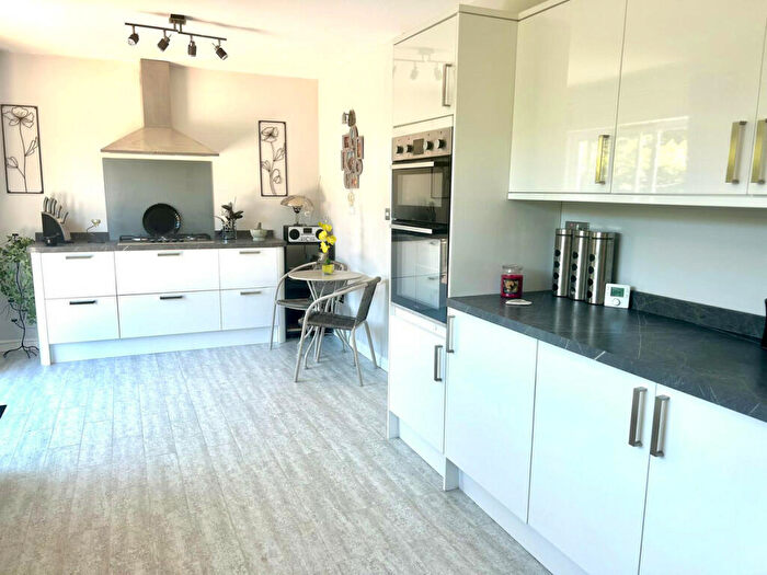 3 Bedroom Detached House For Sale In Woodlea Close, Wirral, CH62