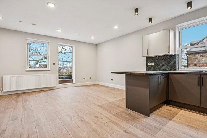 1 Bedroom Flat For Sale In Lennards Court, Chiswick High Road, Chiswick, London, W4