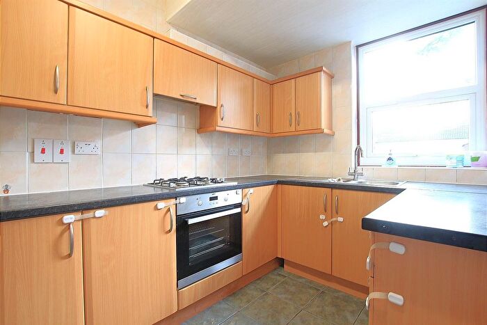 4 Bedroom Semi-Detached House To Rent In The Glen, Norwood Green, Southall, UB2
