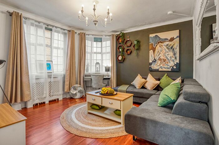 2 Bedroom Flat To Rent In Seymour Street, London, W1H