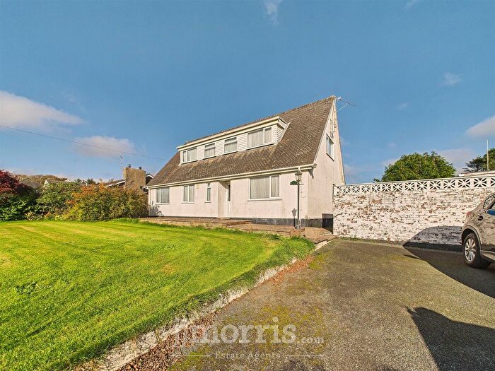 3 Bedroom Detached Bungalow For Sale In Rosebush, Clunderwen, SA66