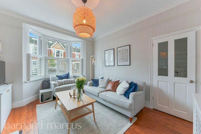2 Bedroom Flat To Rent In Waldron Road, London, SW18
