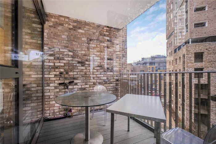 1 Bedroom Flat For Sale In Walworth Square, London, SE17
