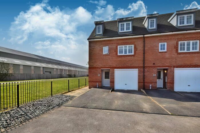 3 Bedroom End Of Terrace House To Rent In Mossley Place, Penistone, Sheffield, S36