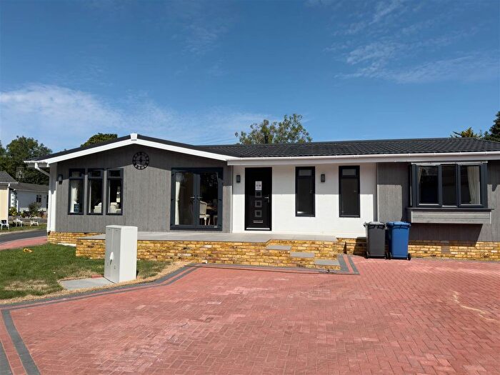 2 Bedroom Park Home For Sale In Main Road, Willows Riverside Park, Windsor, SL4