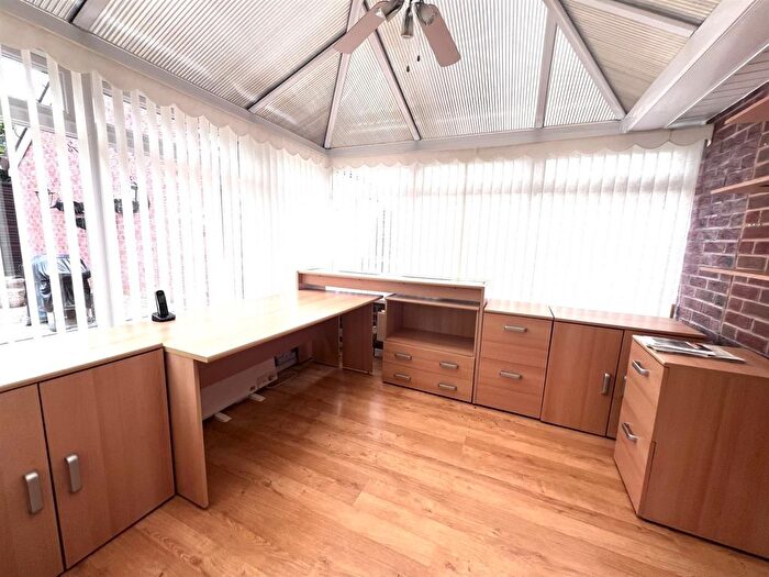 2 Bedroom Detached Bungalow For Sale In Wilton Court, Greenfields, Newton Aycliffe, DL5