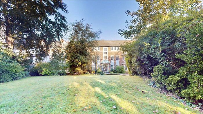 2 Bedroom Apartment For Sale In Stanhope Road, Highgate, N6