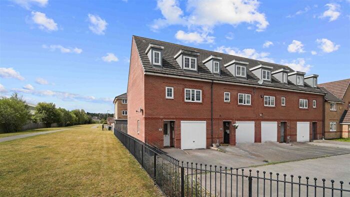 3 Bedroom End Of Terrace House For Sale In Mossley Place, Penistone, S36