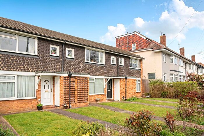 1 Bedroom Maisonette For Sale In Chase Side, Enfield, EN2