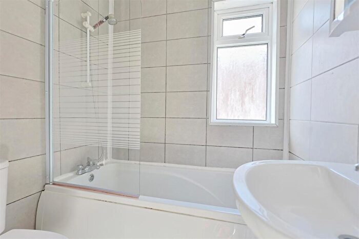 3 Bedroom Flat To Rent In Oakland Road, Jesmond, Newcaste Upon Tyne, NE2