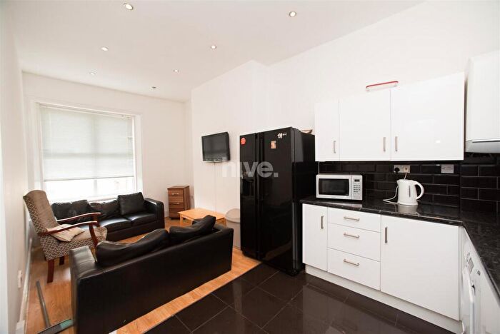 4 Bedroom Maisonette To Rent In Cheltenham Terrace, Heaton, Newcastle Upon Tyne, NE6