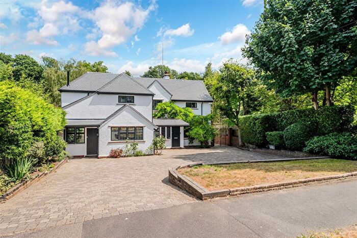 4 Bedroom Detached House For Sale In Kingswood Road, Tadworth, KT20