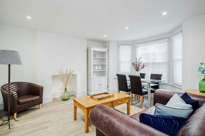 1 Bedroom Flat To Rent In Fernlea Road, Balham, SW12