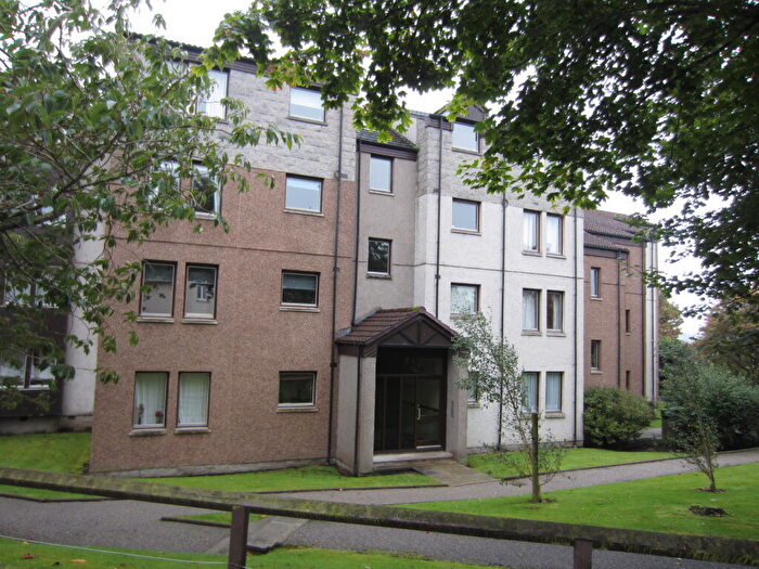 2 Bedroom Flat To Rent In Headland Court, Aberdeen, AB10