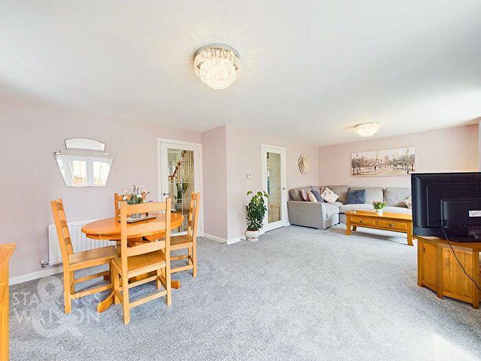 4 Bedroom Detached House For Sale In Nightingale Avenue, Wymondham, NR18