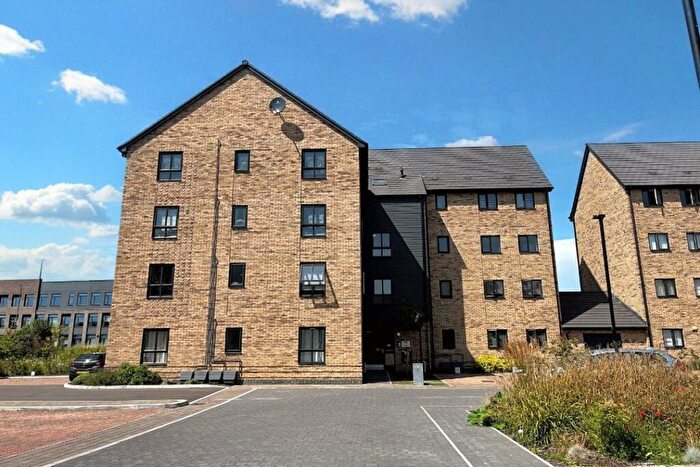 2 Bedroom Flat For Sale In Heron House, Semington Strand, Swindon, SN1