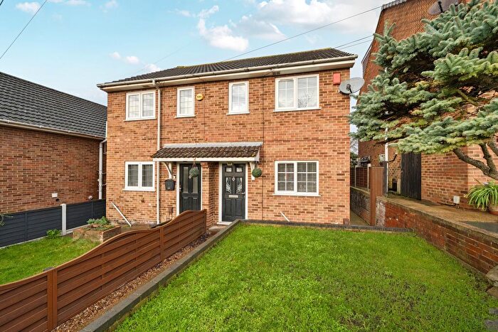 2 Bedroom Semi Detached House For Sale In Alers Road, Bexleyheath, DA6