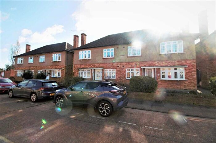2 Bedroom Maisonette For Sale In Chalforde Gardens, Romford, Romford, RM2