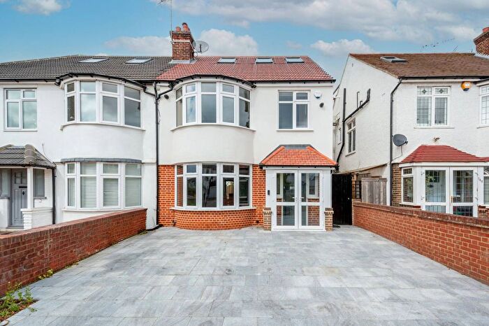 3 Bedroom Semi-Detached House To Rent In Popes Lane, Ealing, London, W5