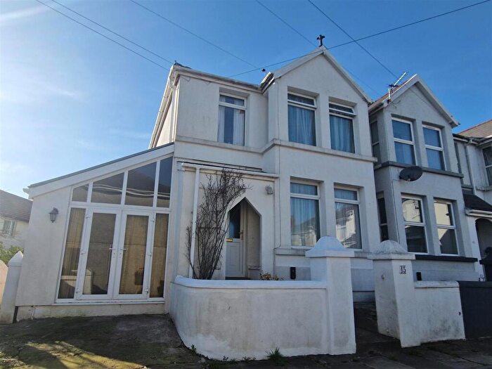 3 Bedroom End Of Terrace House For Sale In Lewis Place, Porthcawl, CF36