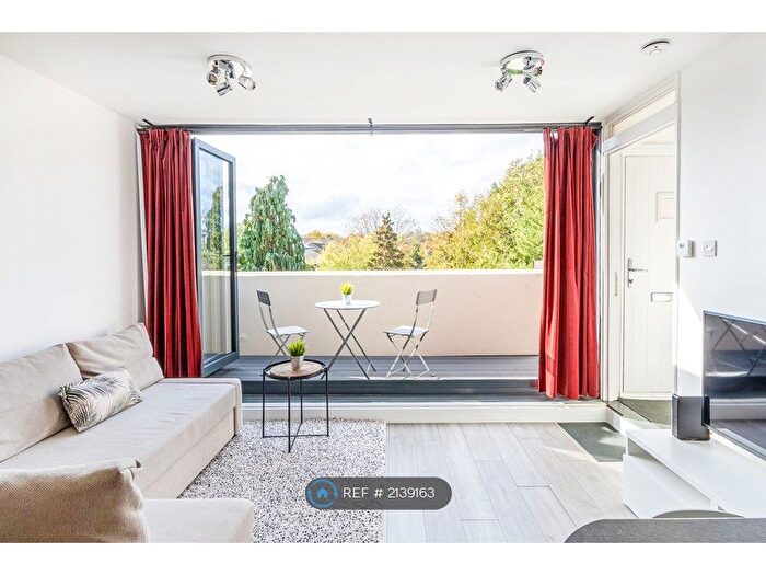 1 Bedroom Flat To Rent In Emmanuel House, London, SE21