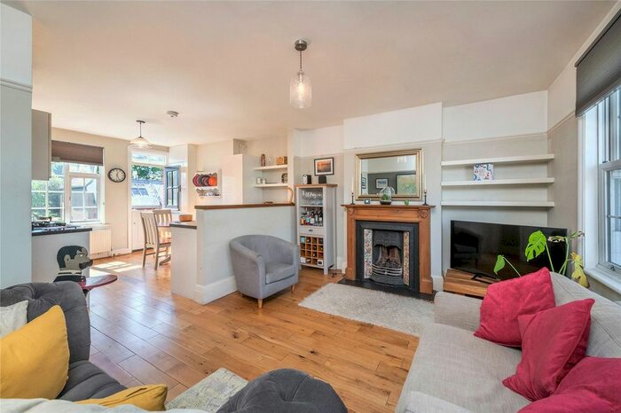 2 Bedroom Flat To Rent In Colston Road, East Sheen, London, SW14