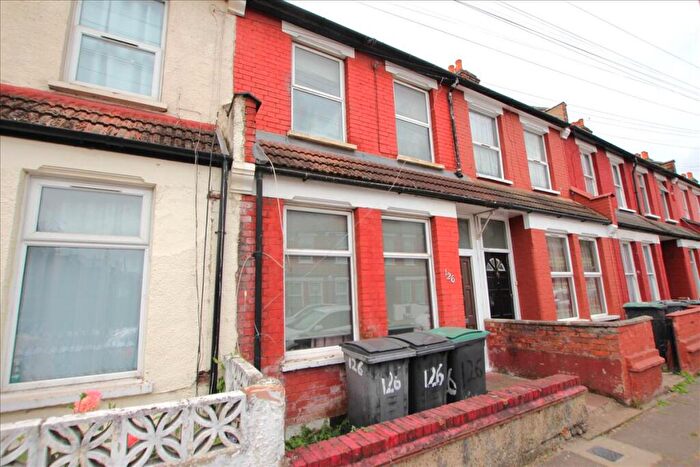 4 Bedroom House To Rent In Thackeray Avenue, Tottenham, London, N17