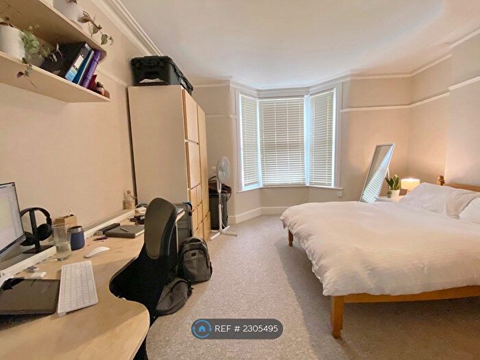 4 Bedroom End Of Terrace House To Rent In Student House - Springfield Avenue, Bristol, BS7