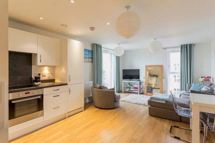 2 Bedroom Flat To Rent In Connersville Way, Croydon, CR0