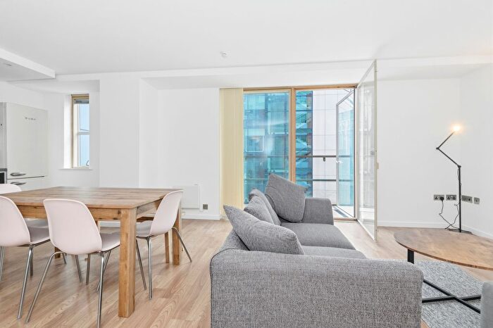 2 Bedroom Flat For Sale In West Point, Wellington Street, LS1