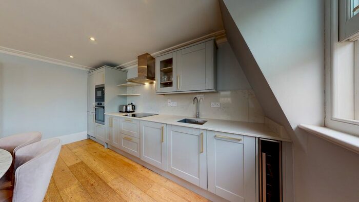 3 Bedroom Flat To Rent In Cromwell Road, London, SW7