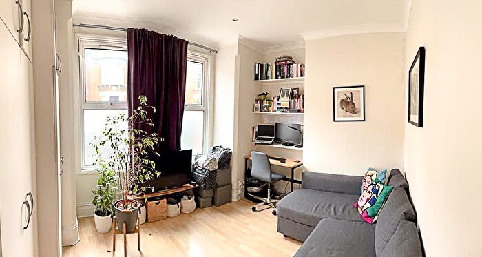 2 Bedroom Flat To Rent In Constantine Road, , Hampstead, NW3