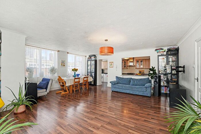 3 Bedroom Flat For Sale In Regents Canal House, Limehouse, London, E14