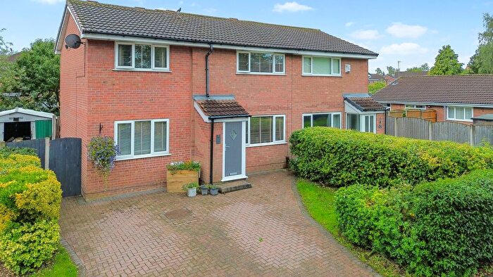 3 Bedroom Semi-Detached House For Sale In Livingstone Close, Old Hall, WA5