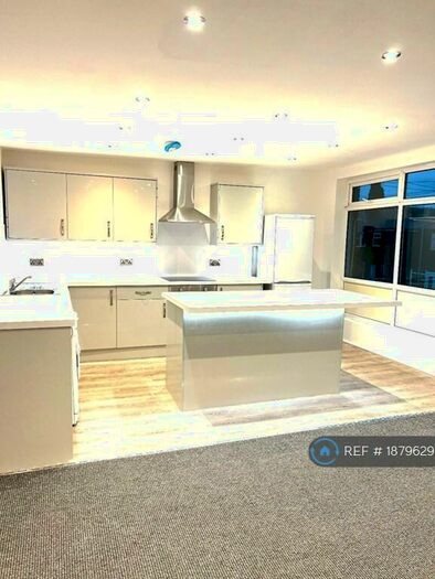 2 Bedroom Flat To Rent In Grosvenor Road, Hyde, SK14