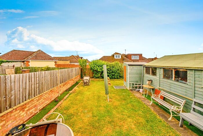 2 Bedroom Bungalow For Sale In Gooseberry Hill, Luton, Bedfordshire, LU3