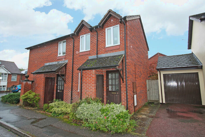 2 Bedroom Apartment To Rent In Roseland Drive, Exeter, EX1