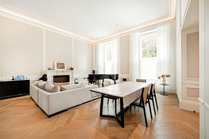 2 Bedroom Flat To Rent In Park Crescent, London, W1B