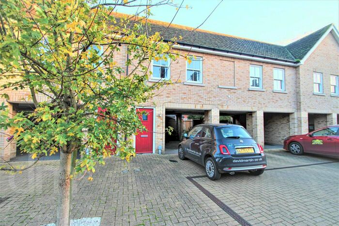 2 Bedroom Flat To Rent In Hussar Close, Colchester, CO2